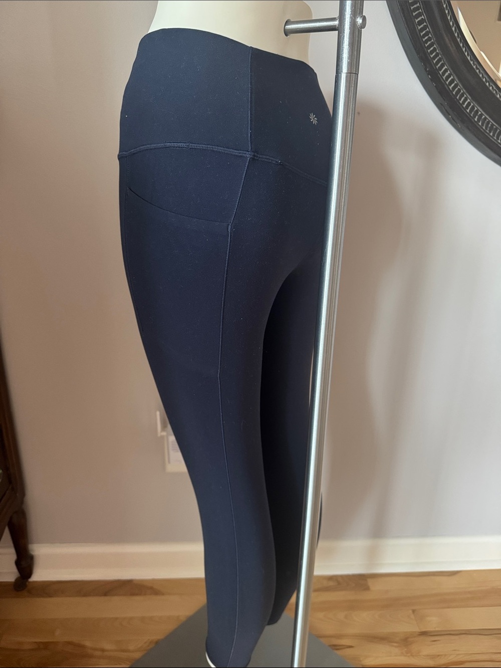 Athleta Salutation Stash 7/8 Tight High-Waist Navy Performance Leggings Medium
